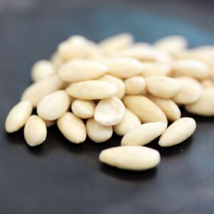 Blanchierte Mandeln naturbelassen