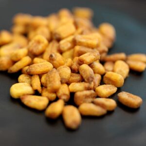 Geröstete Maiskörner mit Chili