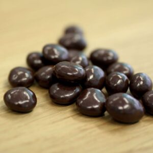 Sauerkirsche in Zartbitter-Carob-Schokolade