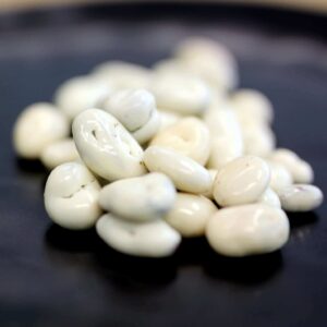 Rosinen umhüllt mit weißer Joghurtschokolade