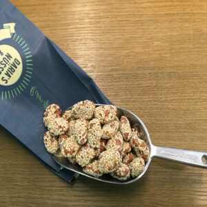 Karamellisierte Mandeln mit Sesam