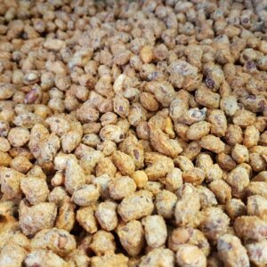 Erdnüsse, geschält mit Chili und Pfeffer